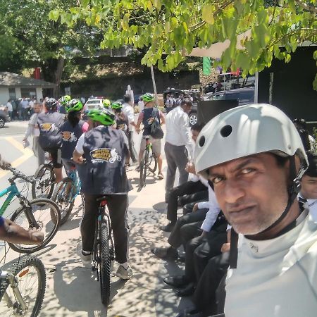 Nisha Homestay Inn Peradeniya Bagian luar foto