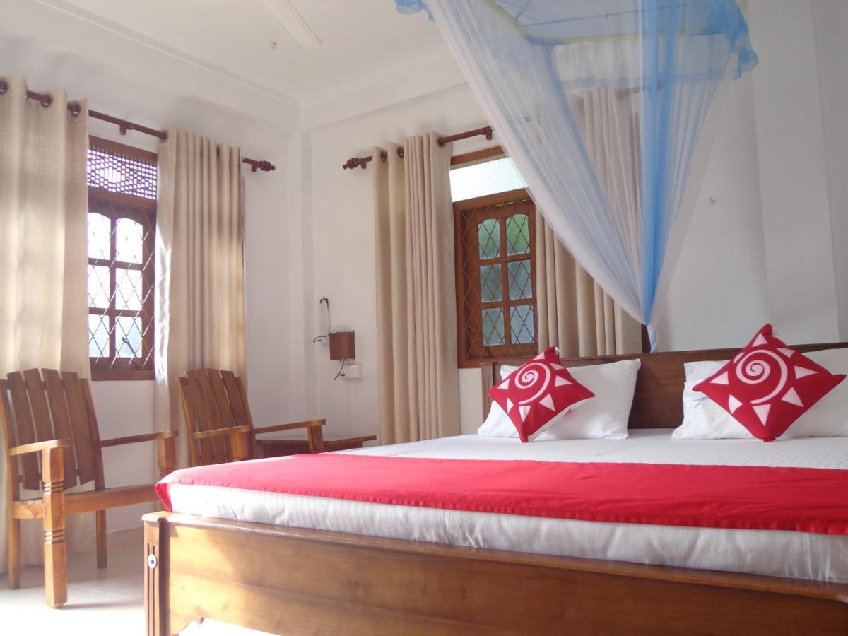 Nisha Homestay Inn Peradeniya Bagian luar foto