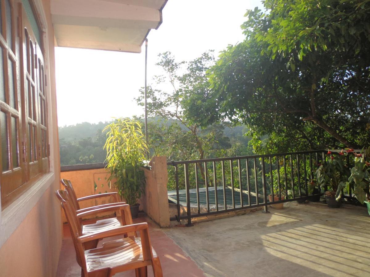 Nisha Homestay Inn Peradeniya Bagian luar foto