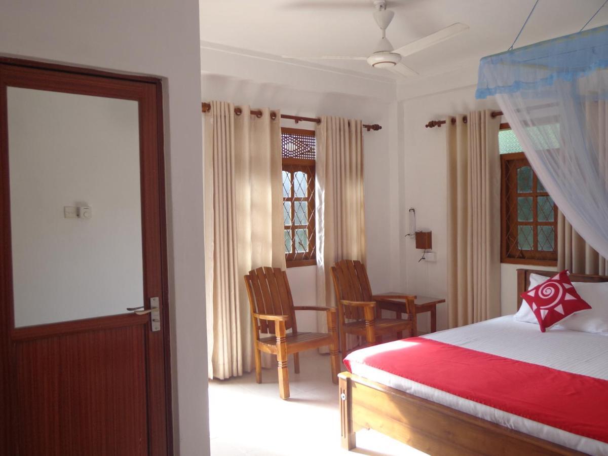 Nisha Homestay Inn Peradeniya Bagian luar foto