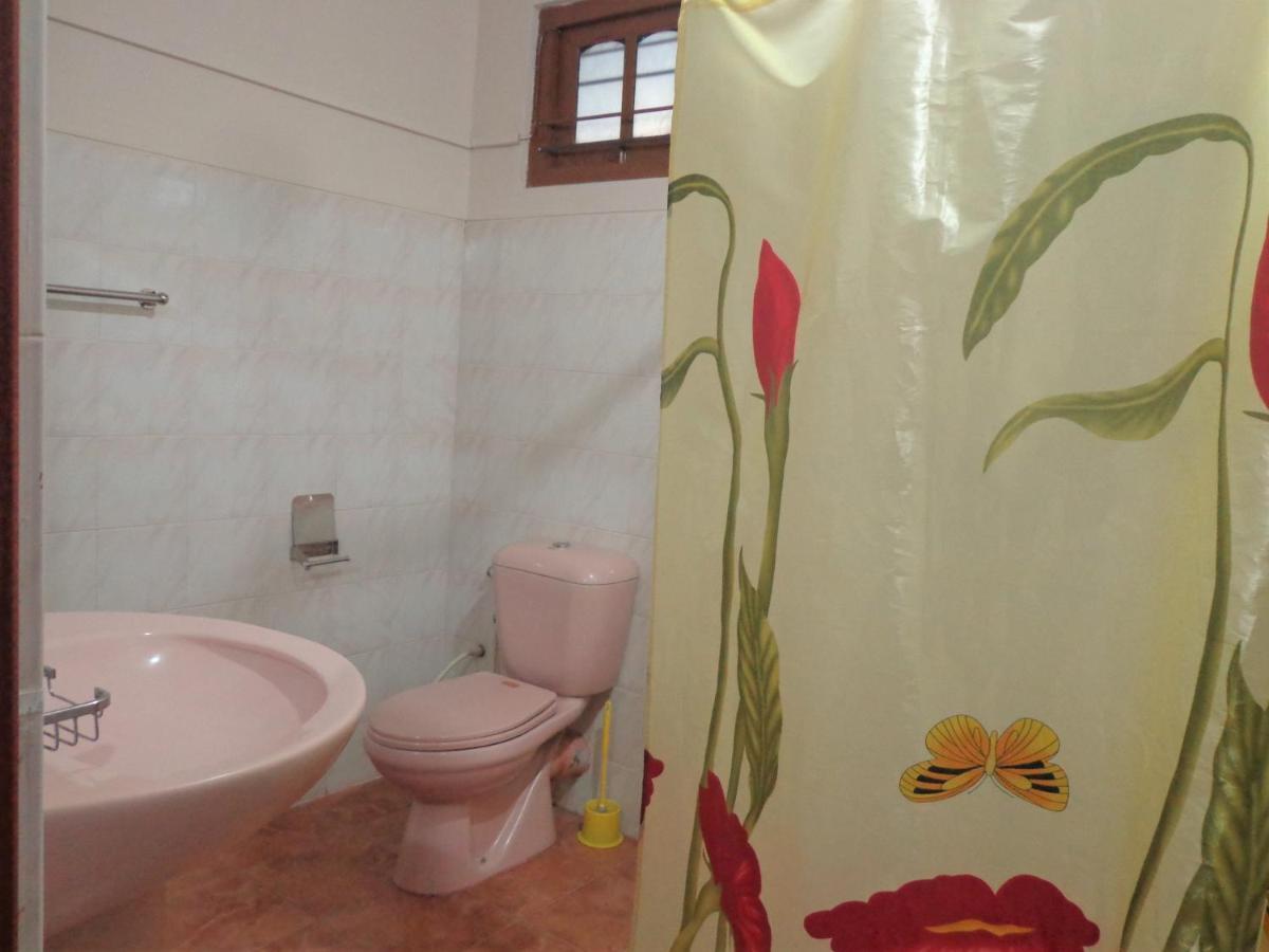 Nisha Homestay Inn Peradeniya Bagian luar foto