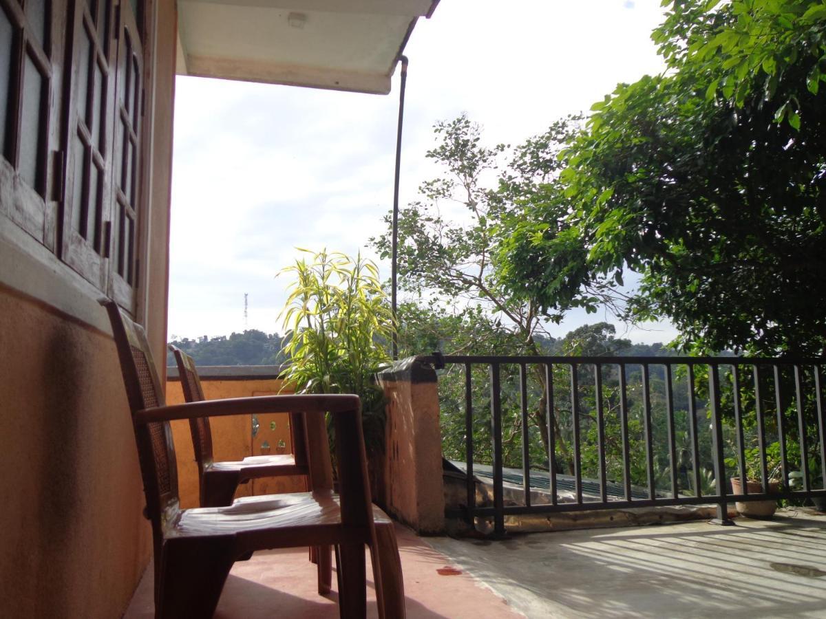 Nisha Homestay Inn Peradeniya Bagian luar foto