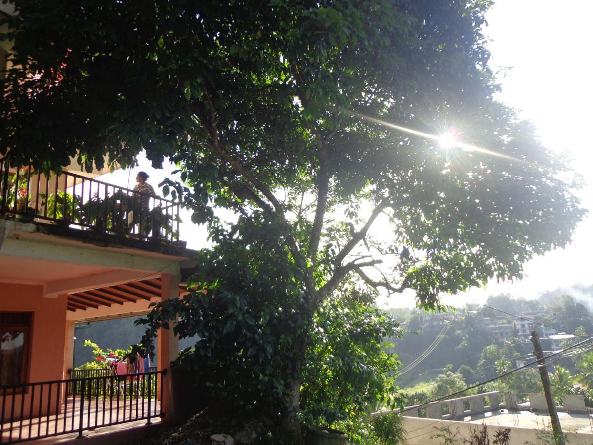 Nisha Homestay Inn Peradeniya Bagian luar foto